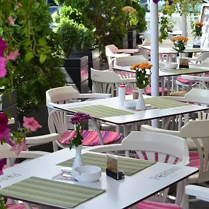 Les Jardins Carol Romania